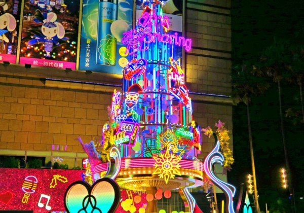 台湾のクリスマス〜年末　2020年へカウントダウン　高雄夢時代イルミネーション、コンサート！